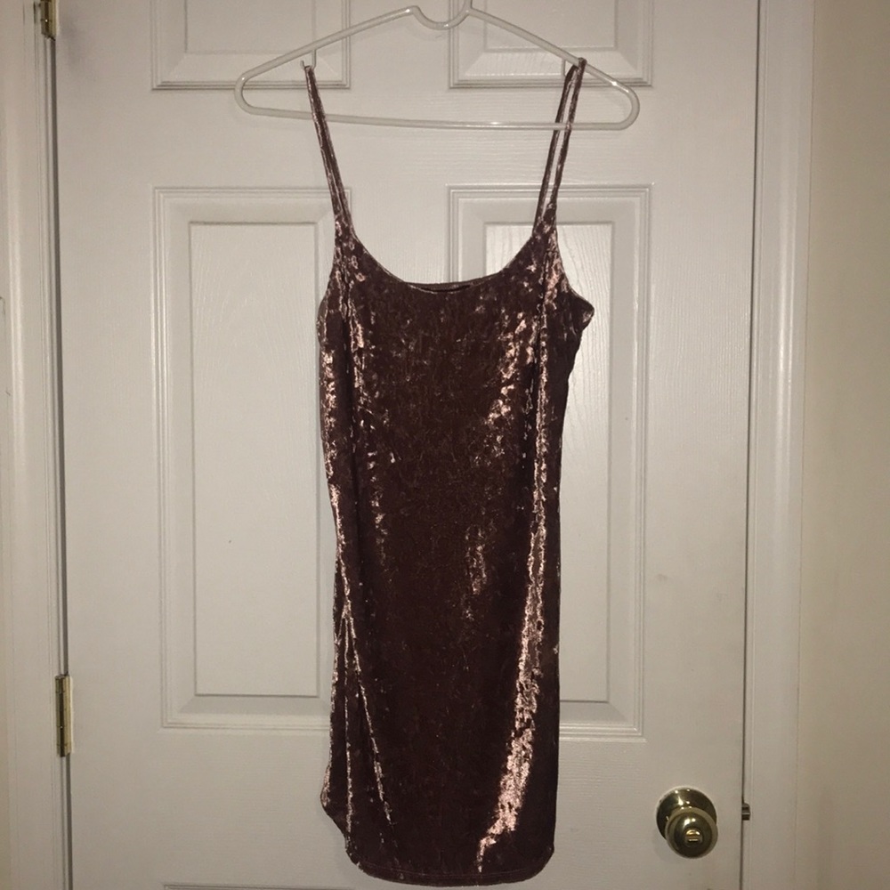 Brand new with tags pink velvet forever 21 dress